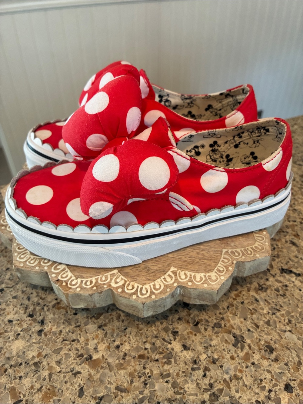 Kids Sz 12 Vans x Disney Slip on Minnie Sneakers